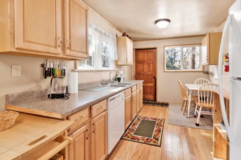 Kitchen or kitchenette, kitchen