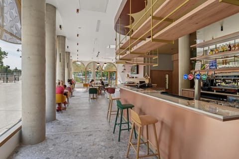 Lounge or bar, Food and drinks, Banquet/Function facilities, Drinks