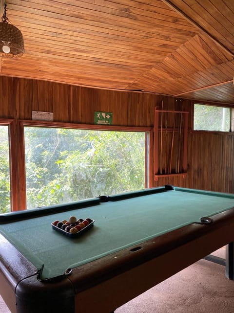 Billiard, Game Room