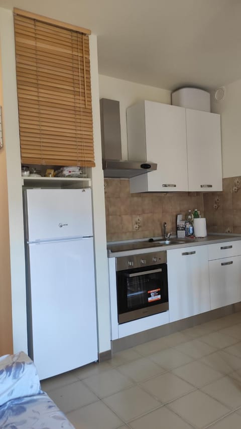 Kitchen or kitchenette, oven, stove