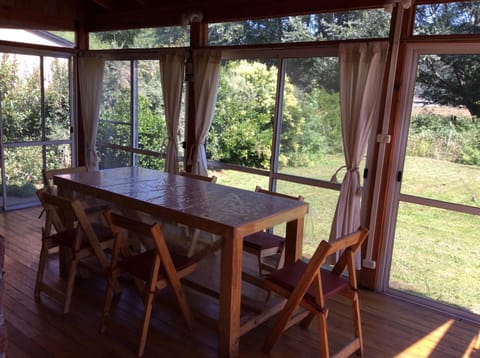 Cabaña con costa de arroyo House in San Martín de los Andes