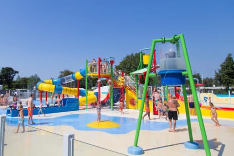 Welcome in - Chalet Bosdier, Camping de Duinhoeve Burgh-Haamstede Campground/
RV Resort in Renesse