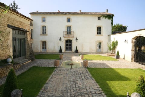 Property building, Day, Garden, Garden view