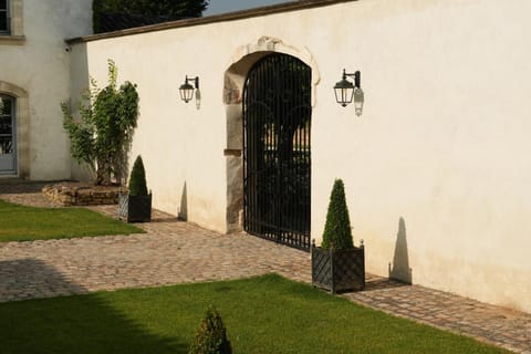 Facade/entrance, Day