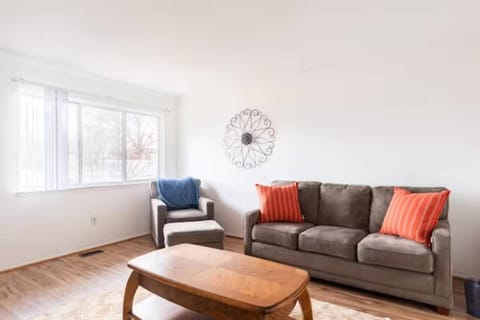 Spacious peaceful rm in home No Car No problem House in Westland