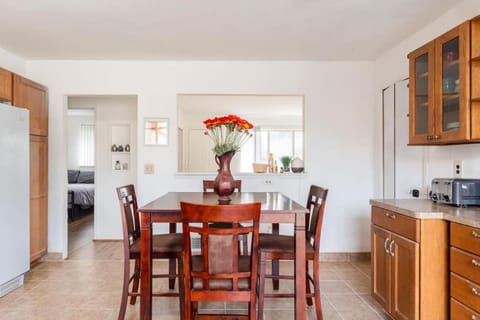 Cozy home in 5 star Livonia Westland neighborhood House in Westland