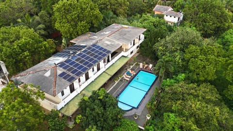 Property building, Day, Bird's eye view, Garden, Pool view, Swimming pool