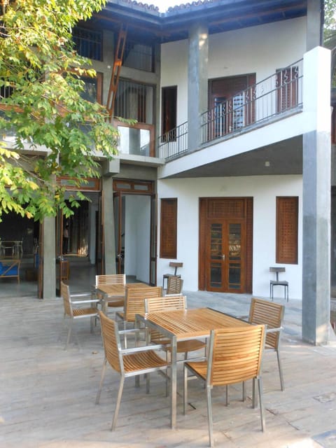 Isana Beach House Hotel in Southern Province