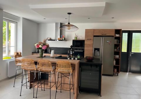 Dining area, kitchen