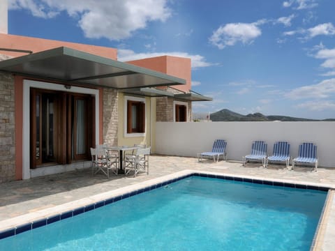 Property building, Day, Garden, Balcony/Terrace, On site, Mountain view, Pool view, Swimming pool, Swimming pool