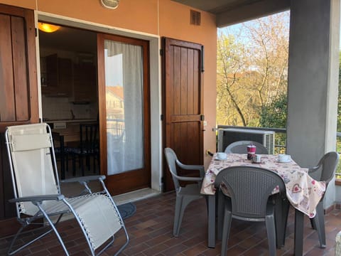 Facade/entrance, Balcony/Terrace