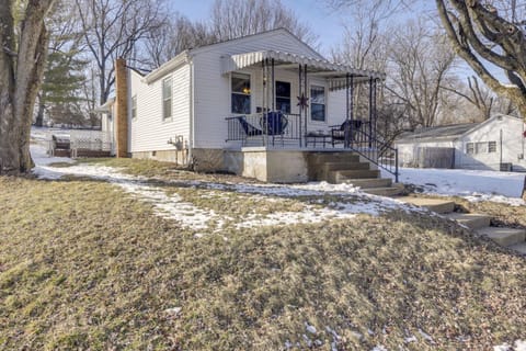 3 Mi to Englewood Dam Pet-Friendly Home with Yard! House in Dayton