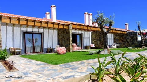 Property building, Day, Garden, Garden view, Pool view