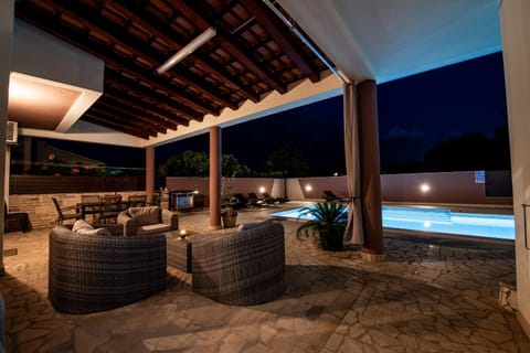 Balcony/Terrace, Seating area, Pool view, sunbed