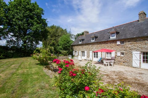 Property building, Spring, Day, Natural landscape, Garden, Garden view