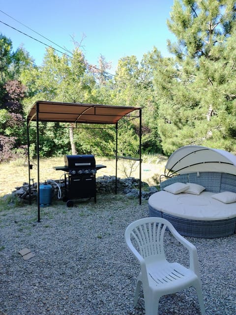 maison de 4000m2 House in Sault