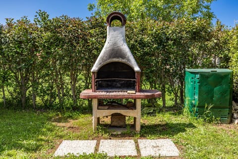 Garden, fireplace