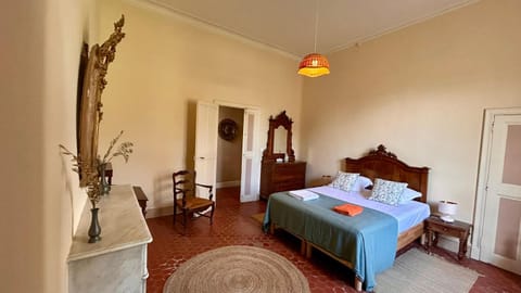 Typique Mas provençal, parc et piscine chauffée Villa in Graveson