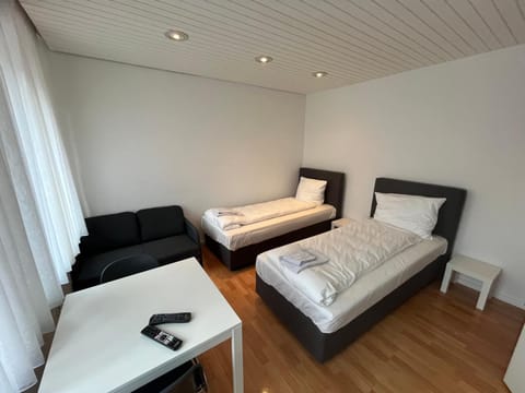 Bed, Dining area, Bedroom