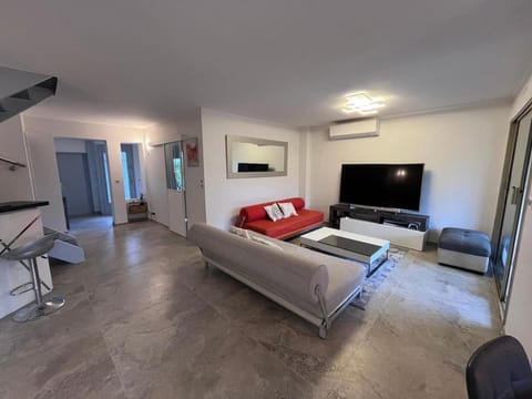 TV and multimedia, Living room, air conditioner