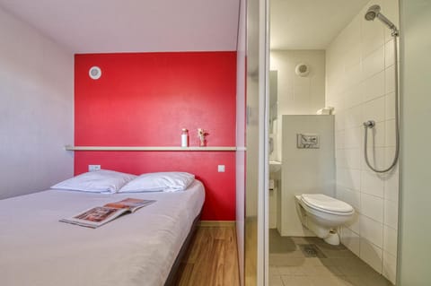 Bed, Bathroom, Photo of the whole room, Bedroom