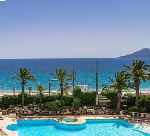 Family Sea view with pools near shops and beaches Apartment in Cannes