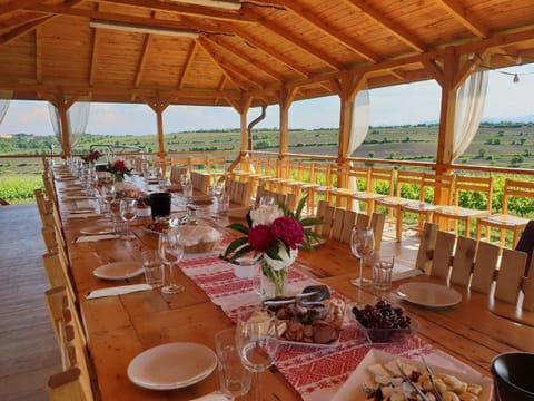 Restaurant/places to eat, Natural landscape, Banquet/Function facilities, Area and facilities