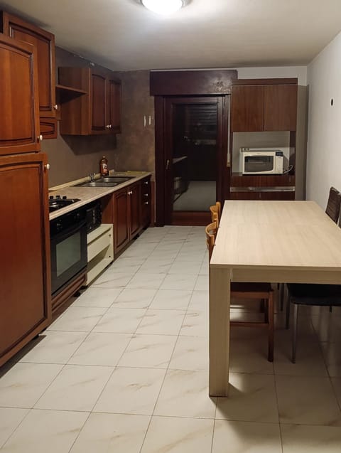 Kitchen or kitchenette, Kitchen or kitchenette, Dining area, stove