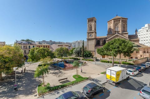 Nearby landmark, Neighbourhood, Street view