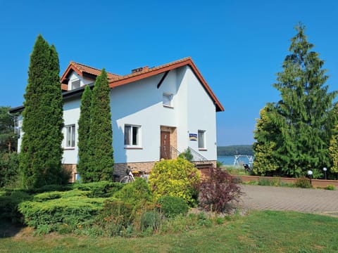 Property building, Natural landscape, Parking