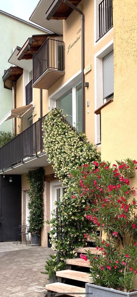 Property building, Spring, Day, Summer, Inner courtyard view