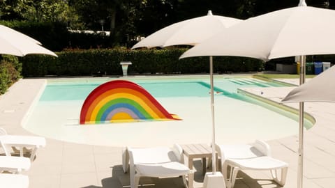 Swimming pool, Swimming pool