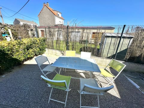 Patio, Dining area