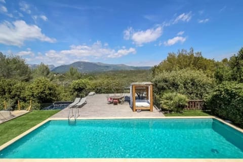 Beautiful villa 5 min from Valbonne with garden pool and jacuzzi Villa in Valbonne