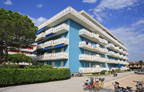 Property building, Facade/entrance, Off site