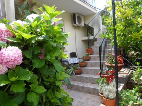 Property building, Garden, View (from property/room), Balcony/Terrace, Garden view