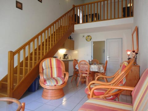 Charmant 2 pièces avec mezzanine, terrasse et piscine - Saint-Pierre-la-Mer, 6 couchages - FR-1-229D-354 House in Fleury