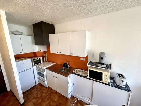 Studio cosy à Port-la-Nouvelle, à 300m de la plage, avec balcon, salon de jardin et ménage inclus - FR-1-229C-374 Appartamento in Port-la-Nouvelle