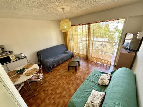 Studio cosy à Port-la-Nouvelle, à 300m de la plage, avec balcon, salon de jardin et ménage inclus - FR-1-229C-374 Appartamento in Port-la-Nouvelle