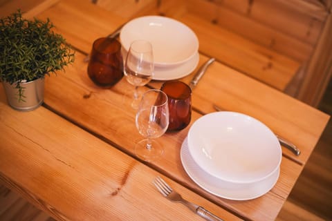 Tonneau en bois insolite au coeur du Charolais Nature lodge in Bourgogne-Franche-Comté