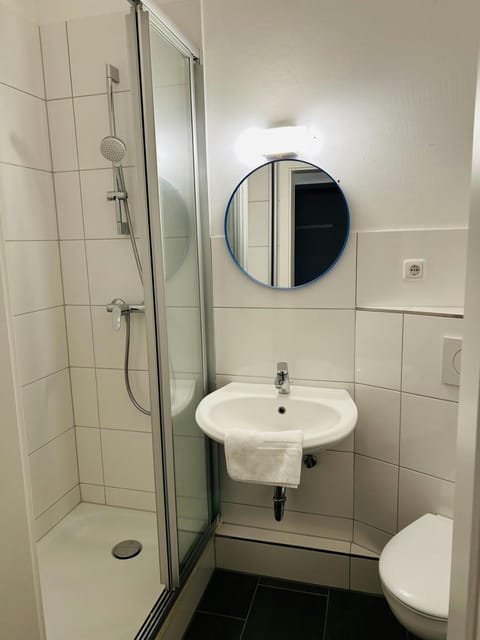 Shower, Bathroom, towels