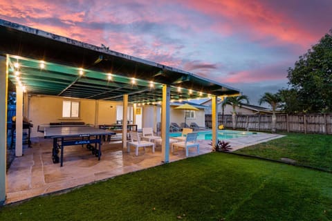 Patio, Dining area, Pool view, Swimming pool, sunbed