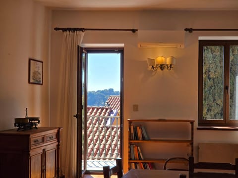 View (from property/room), Balcony/Terrace, Living room