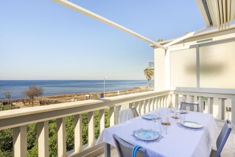 View (from property/room), Balcony/Terrace, Sea view
