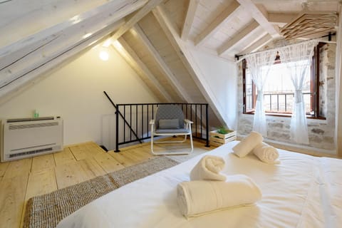 Apartments & Rooms Tiramola - Old Town Bed and Breakfast in Trogir