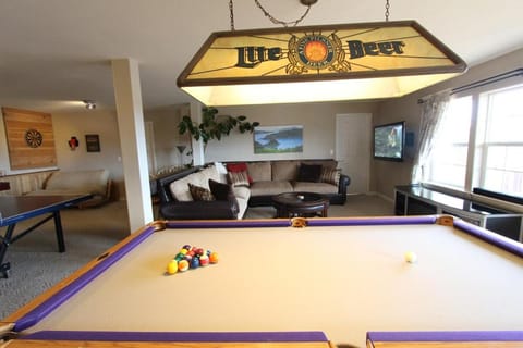 Communal lounge/ TV room, Billiard, Game Room, TV and multimedia, Evening entertainment