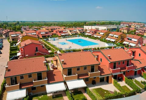 Property building, Bird's eye view, Swimming pool