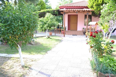 Property building, Facade/entrance, Garden