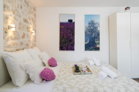 Guest House Babina - Apartments King & Queen Bed and Breakfast in Split