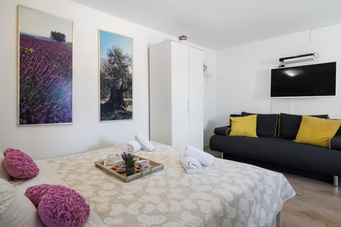 Guest House Babina - Apartments King & Queen Bed and Breakfast in Split